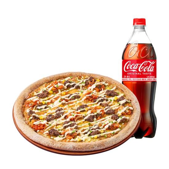 홍성한우 김치불고기피자 L + 코카콜라 1.25L