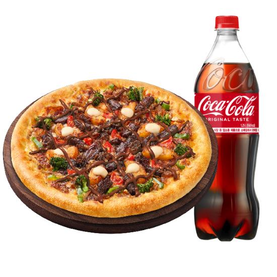 블랙 BBQ 스테이크 뇨끼 치즈크러스트M + 콜라 1.25L